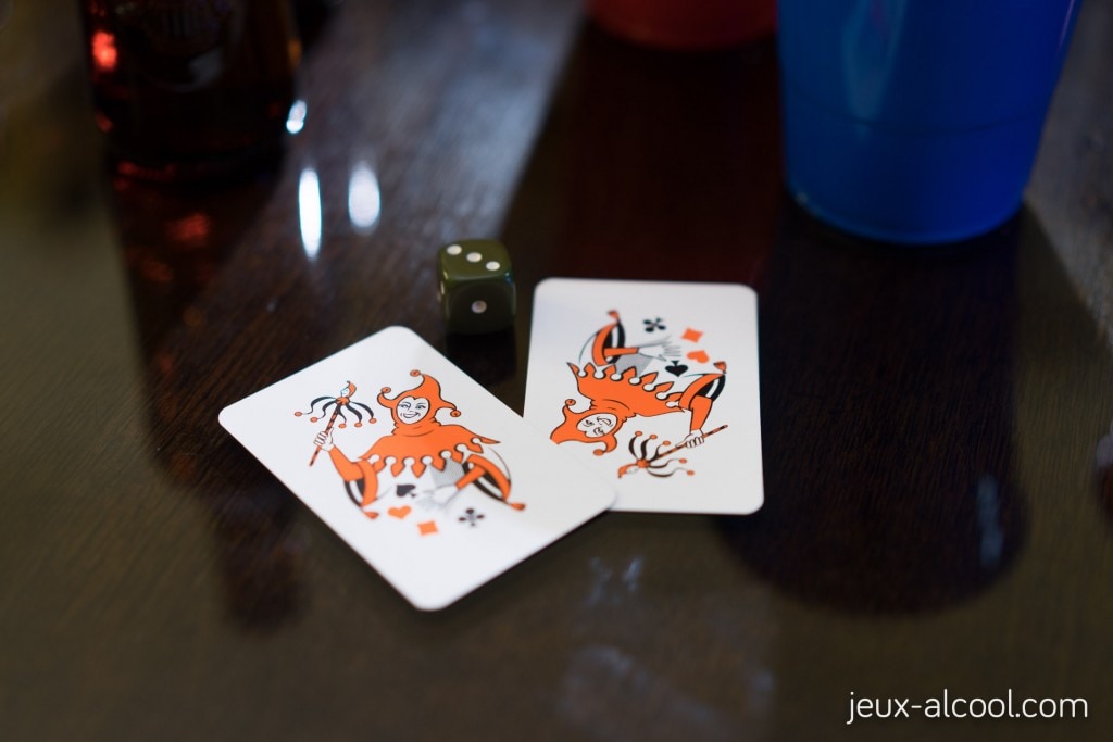 3 jeux d'alcool avec des cartes