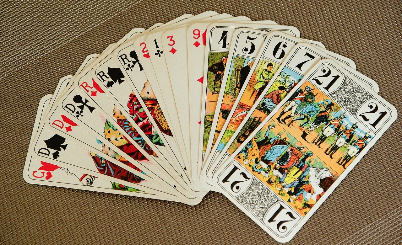 Regras Palavras Cruzadas : Ludijogos  Jeux de cartes regles, Jeu de  cartes, Jeu de carte tarot