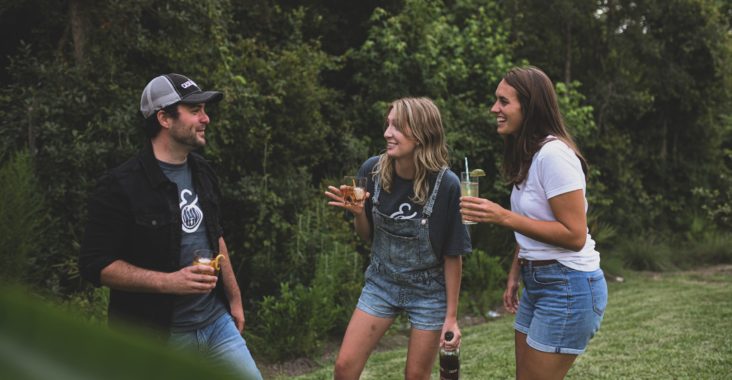 jeux de soirée et d'alcool qui se jouent sans matériel